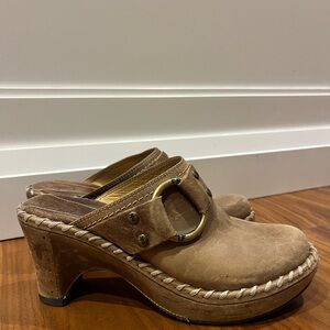 Frye Tan Leather Clogs